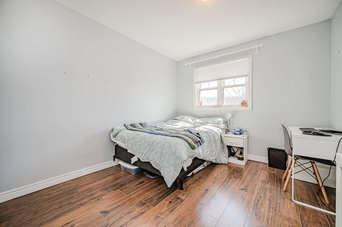 Smallest upstairs bedroom: 10' 6" x 9' 8"