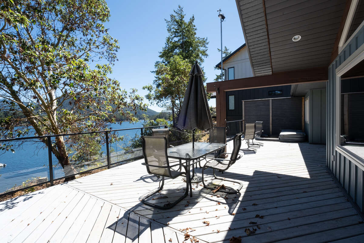 Huge deck overlooking harbour to the southeast.