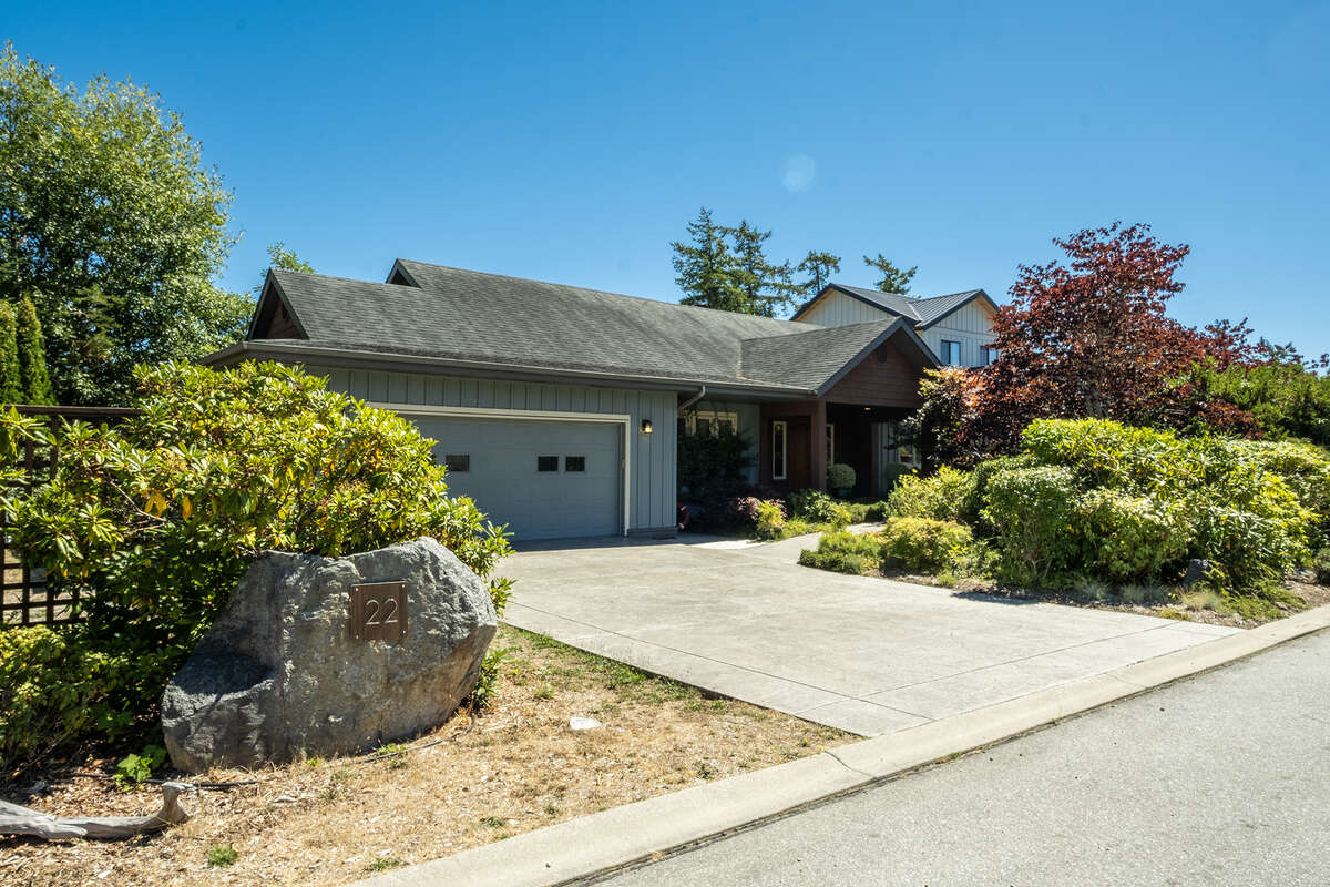 Front yard approaching from north with west exposure