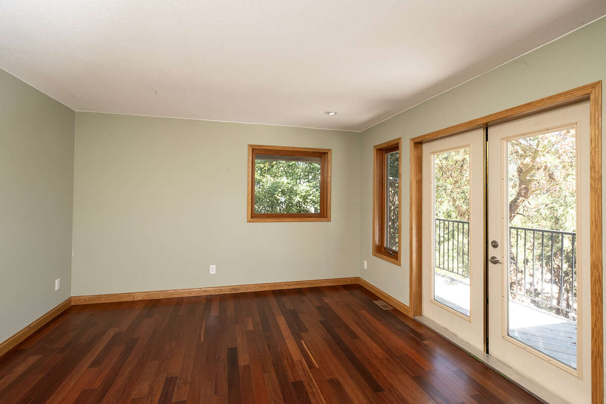 Studio or 3rd BR with terrace doors to the deck and harbour view