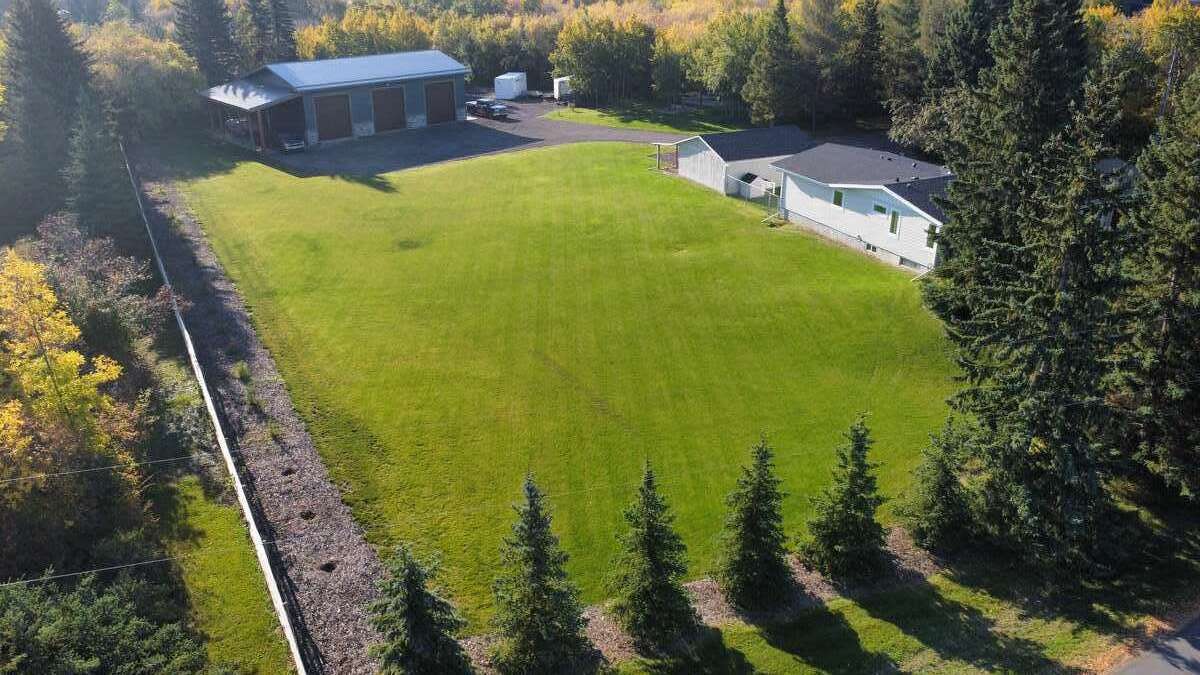 Acreage / Bungalow For Sale in Sturgeon County, AB - 4+2 bed, 3.5 bath
