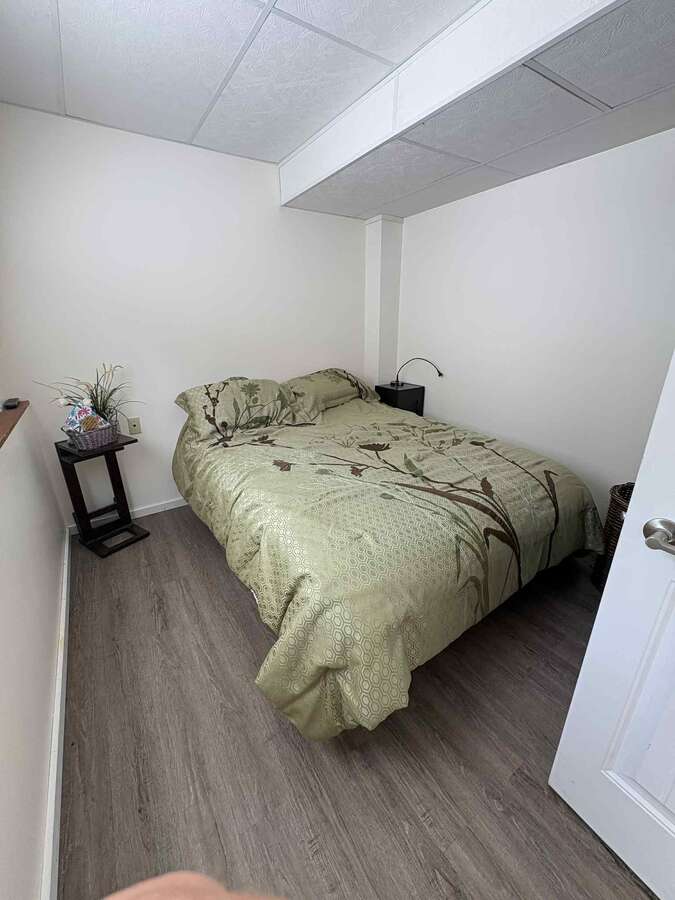 bedroom suite showing a queen bed