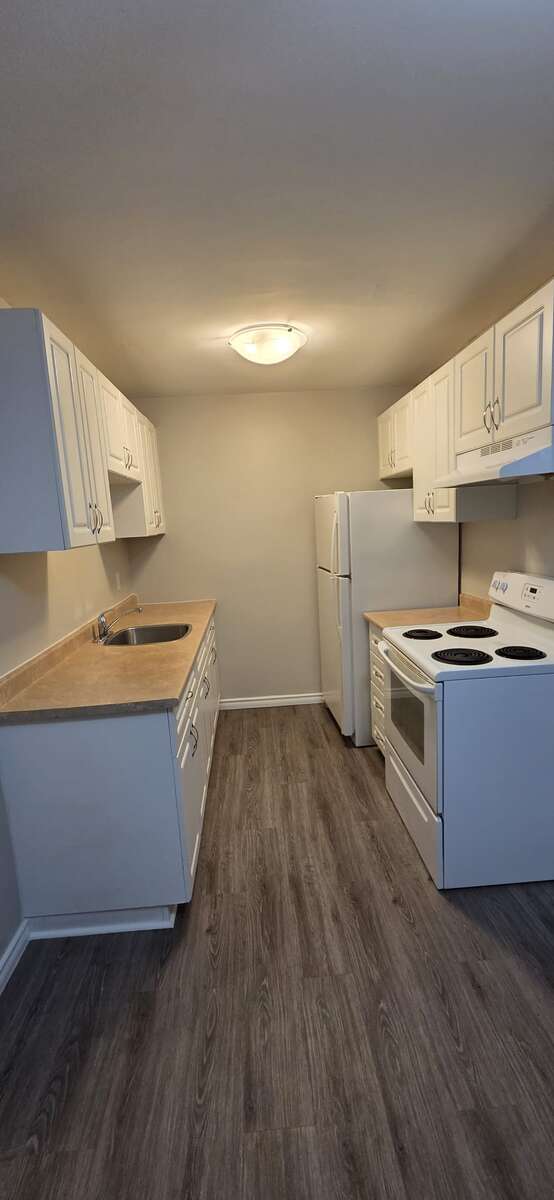 **NEWLY RENOVATED 3 BEDROOM TOWNHOUSE FOR RENT**