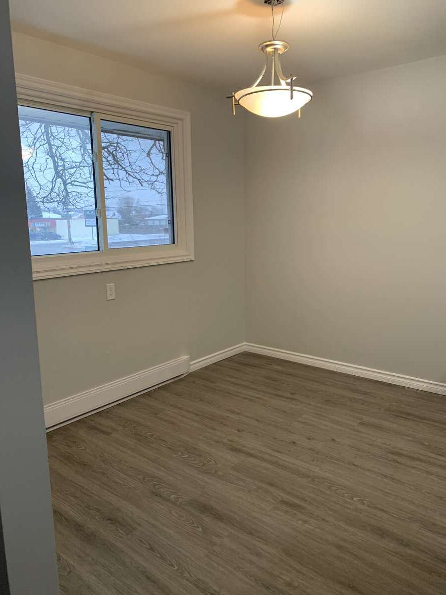 **NEWLY RENOVATED 3 BEDROOM TOWNHOUSE FOR RENT**