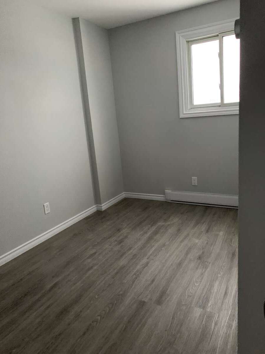 **NEWLY RENOVATED 3 BEDROOM TOWNHOUSE FOR RENT**