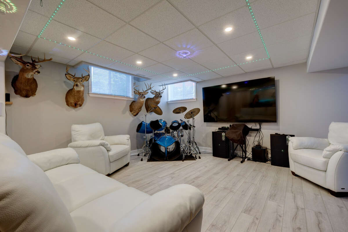 Entertainment Room, Lower Level;
