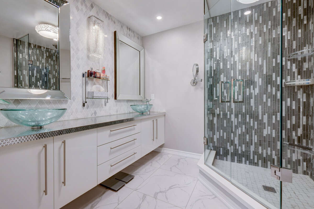 Main Floor Master Bedroom 3-Piece Ensuite Bathroom