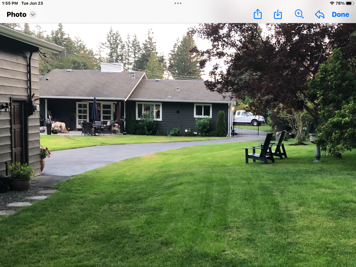 Charming rancher in desirable Huband area