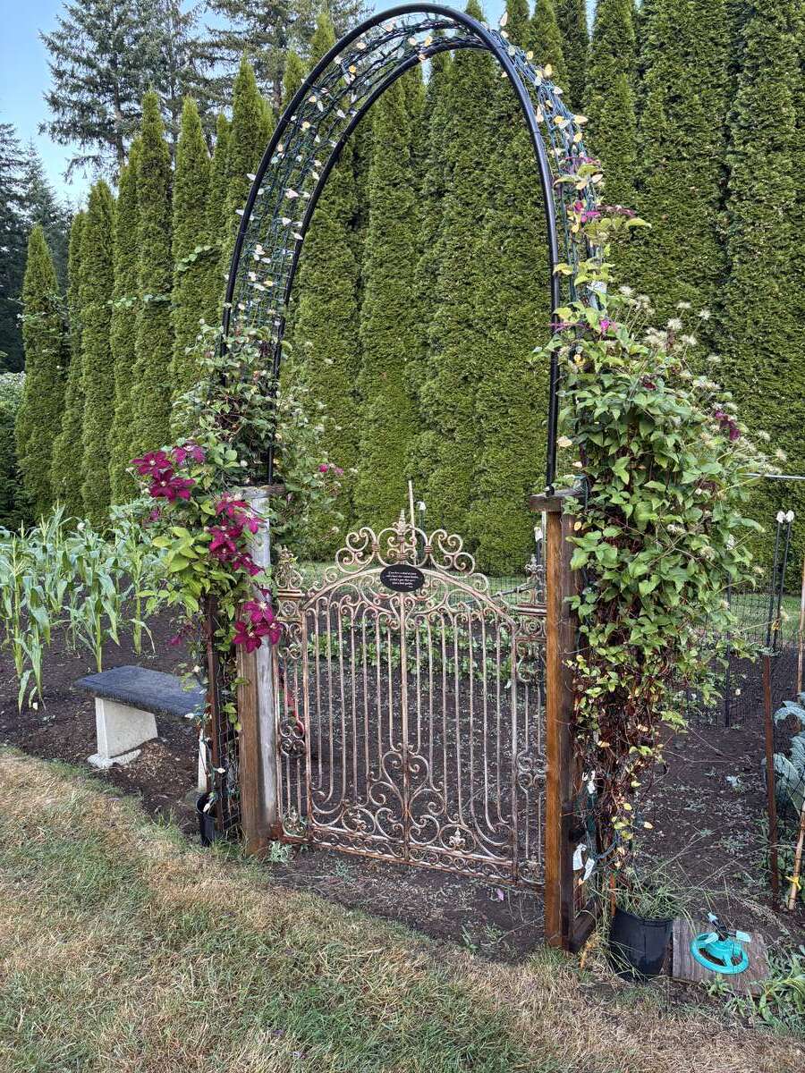 Charming rancher in desirable Huband area