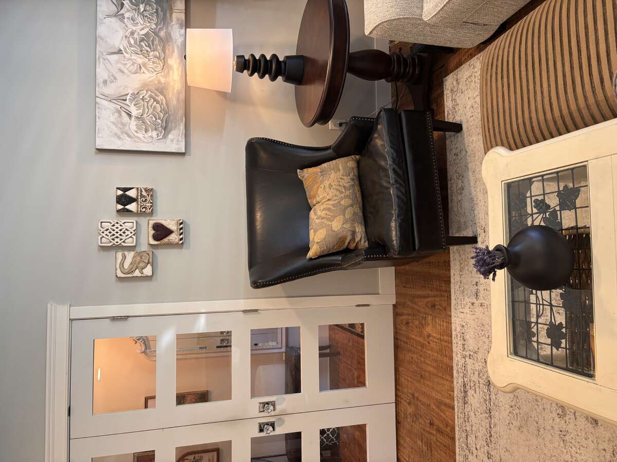 Charming rancher in desirable Huband area