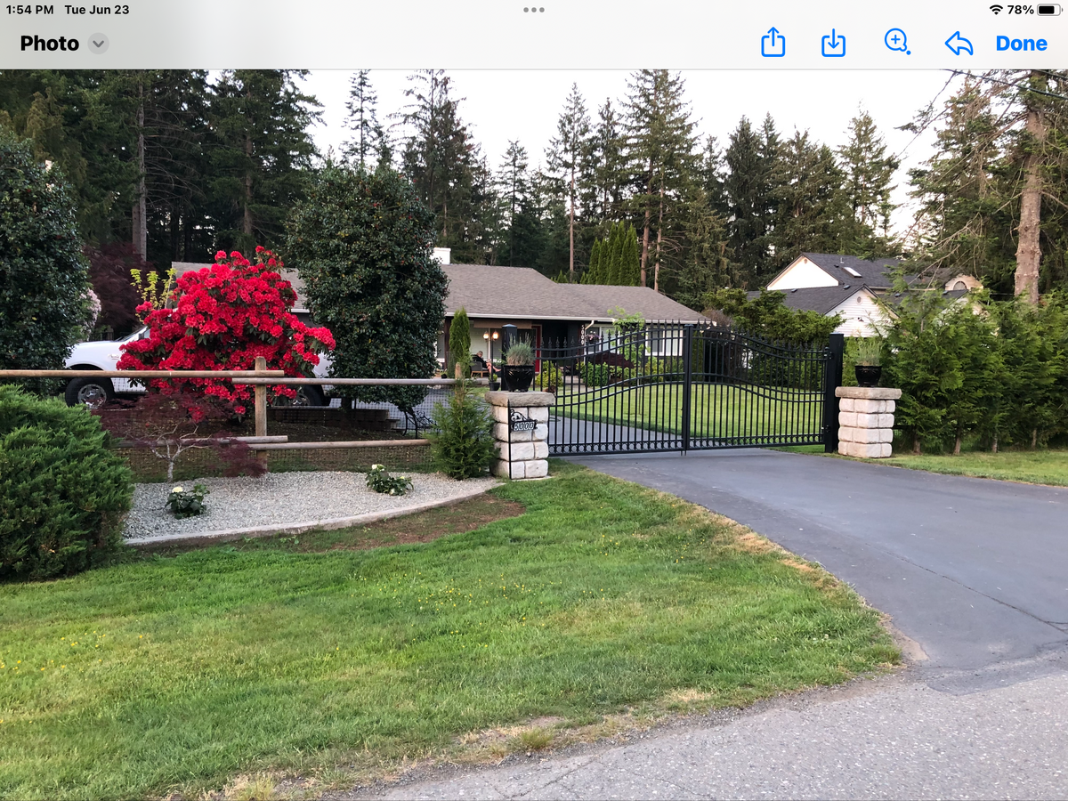 Charming rancher in desirable Huband area