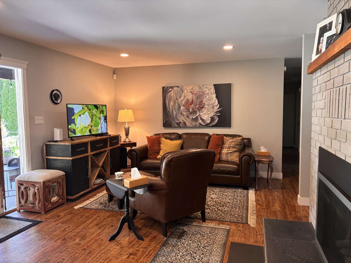Charming rancher in desirable Huband area