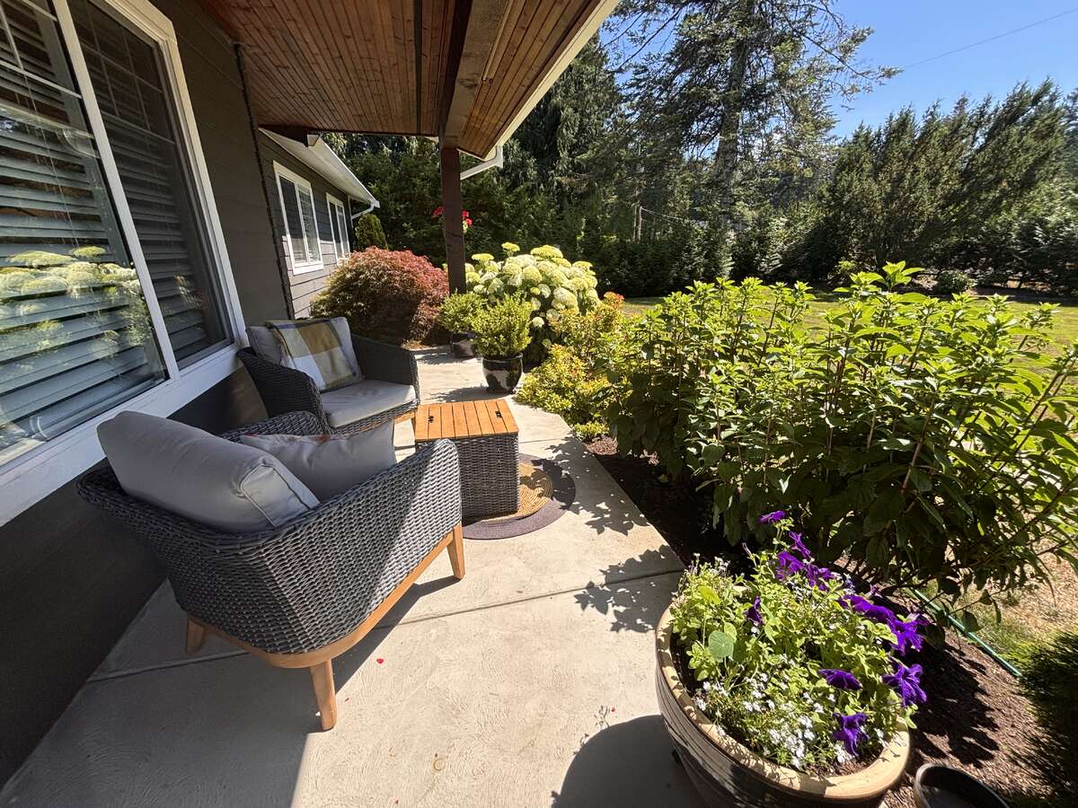 Charming rancher in desirable Huband area