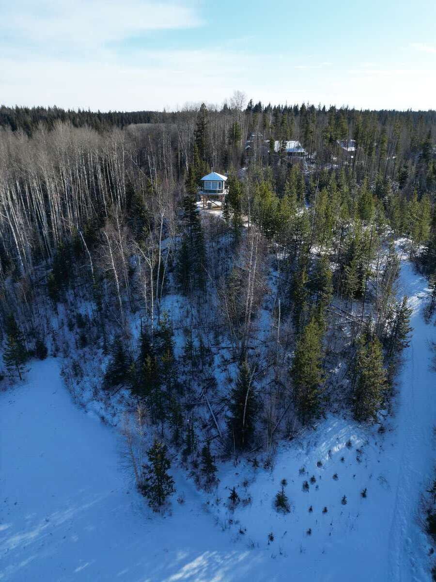 Beautiful 4ac Lot with Lookout Cabin