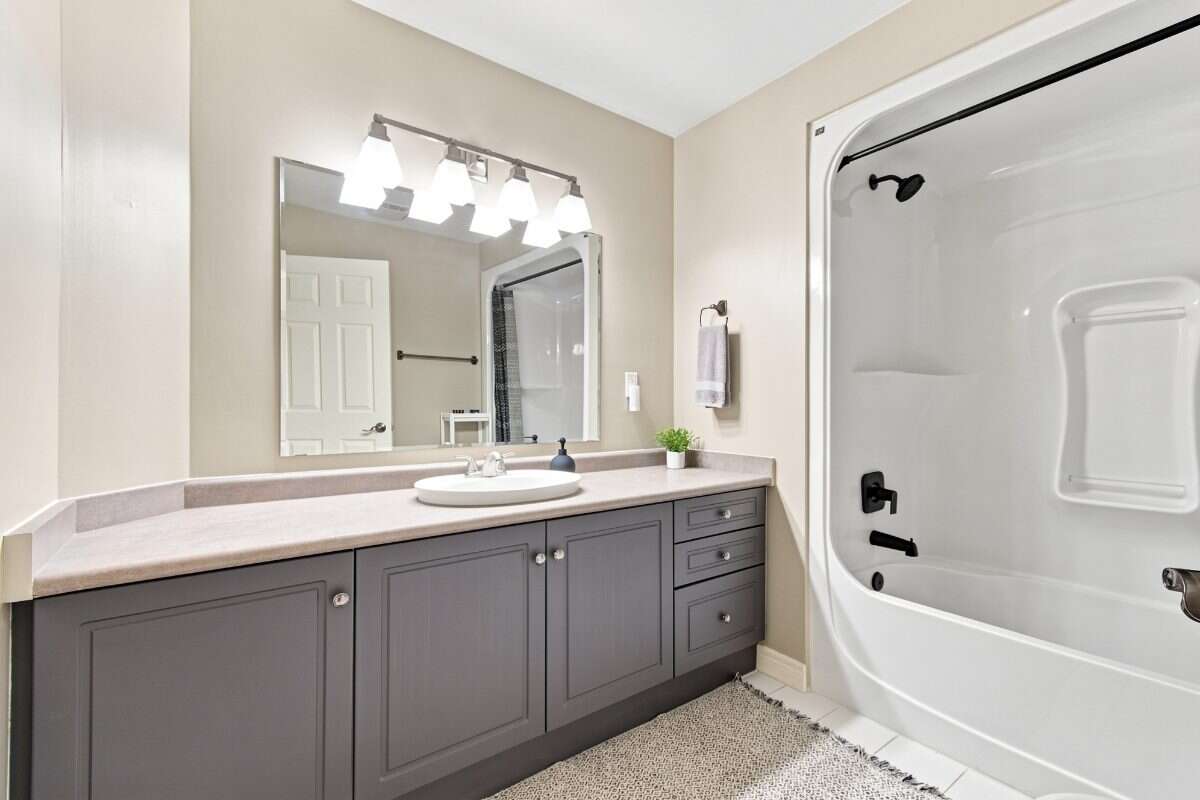 RARE Above-Ground 4-Bedroom Raised Ranch