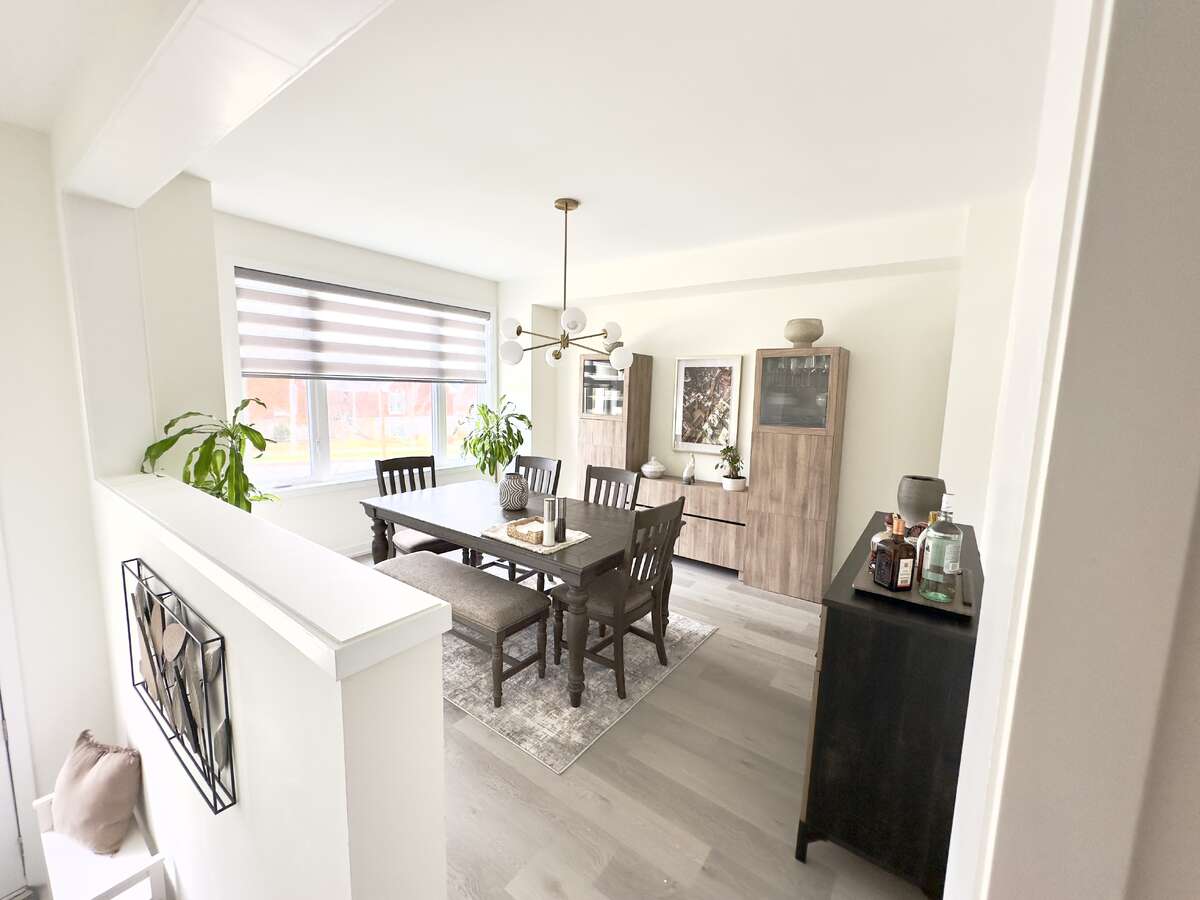 Dinning Area - Main Floor