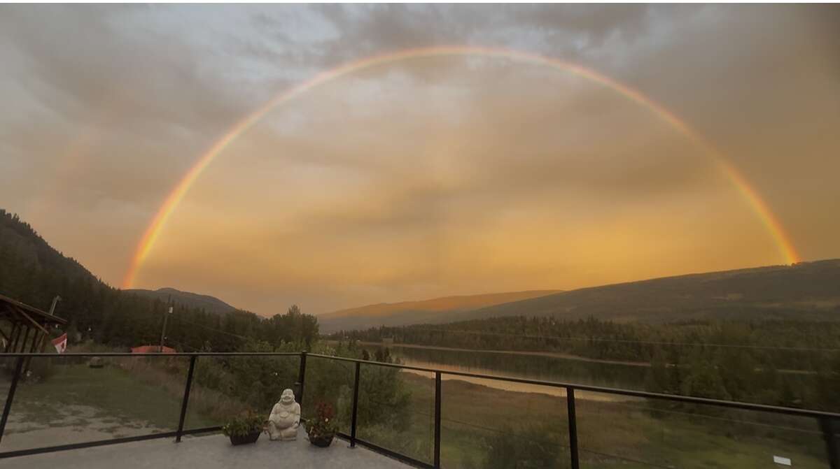 House & Barn/Shop 3+Private Lakeview Acres.