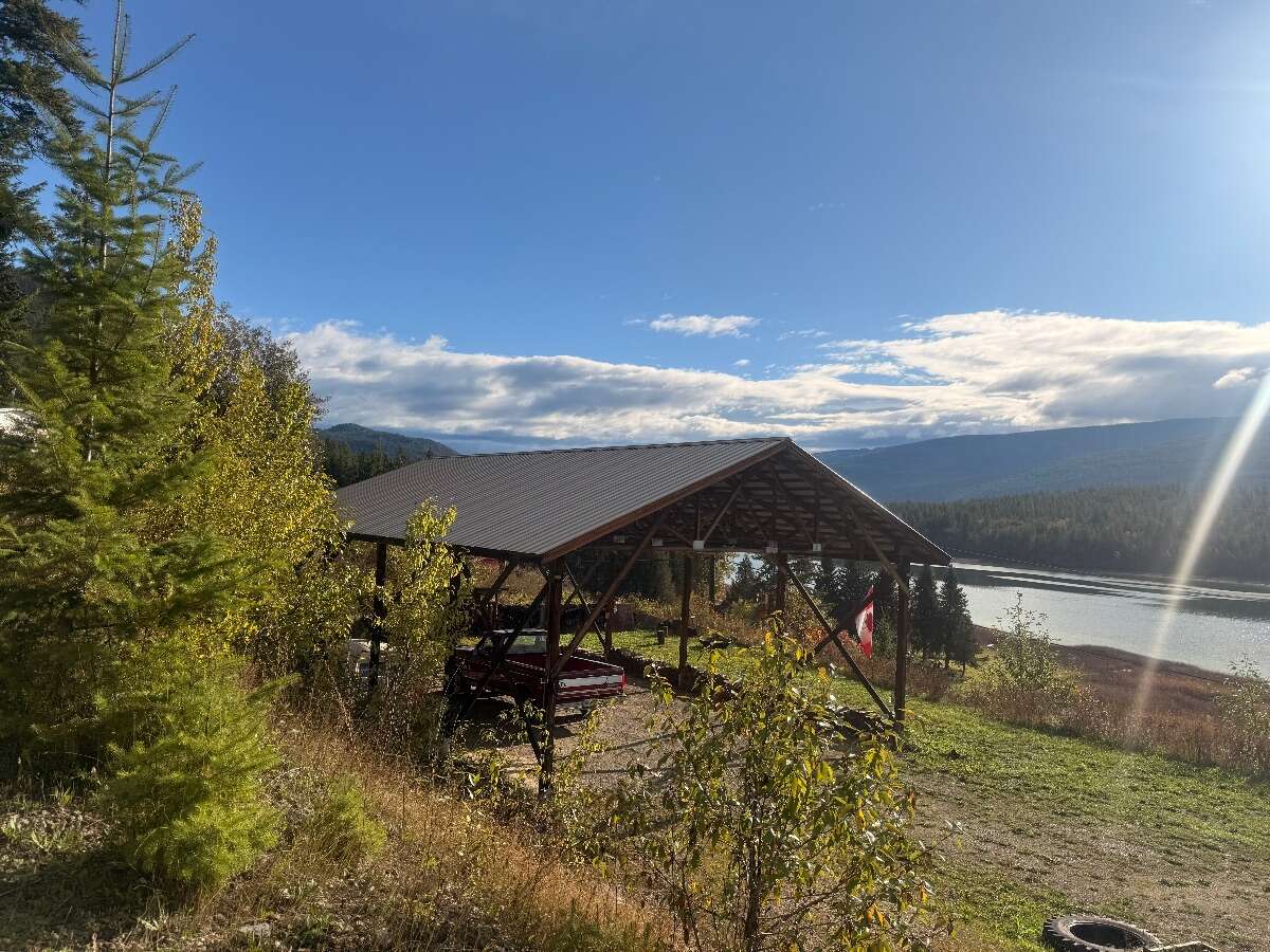 House on 1.4 Lakeview Acres | Vacant lot also avai
