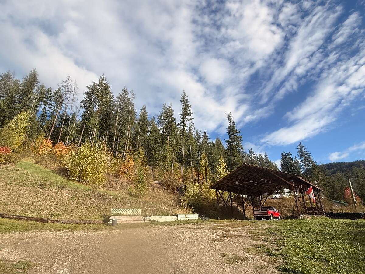 House on 1.4 Lakeview Acres | Vacant lot also avai