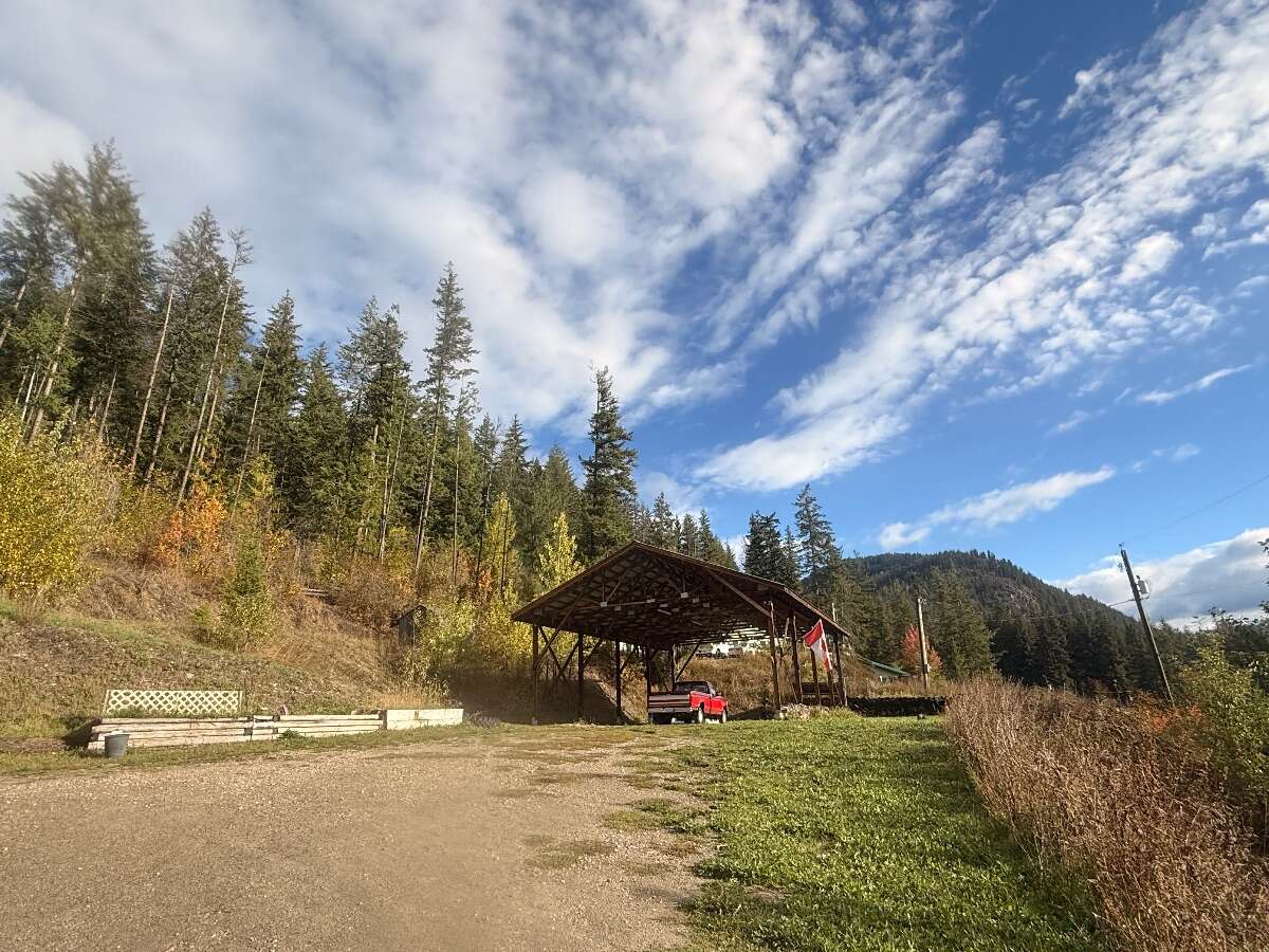 House on 1.4 Lakeview Acres | Vacant lot also avai