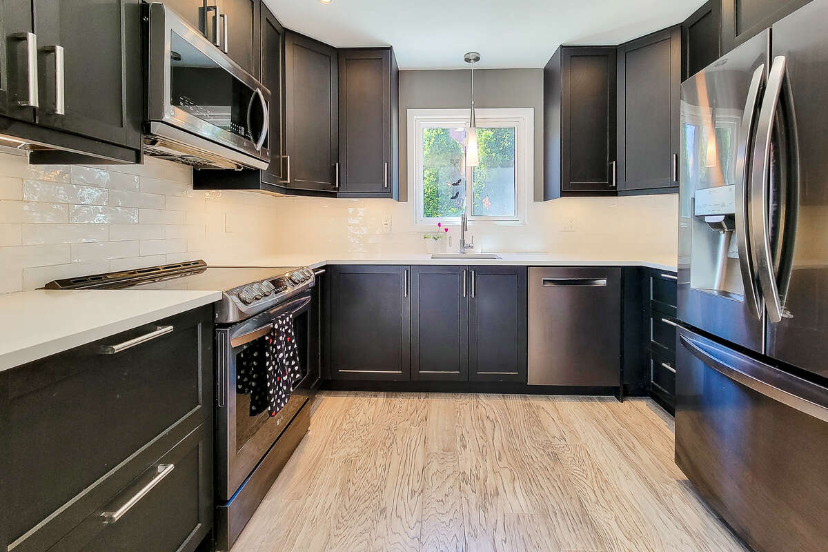 680 Powell Crt House For Sale in Burlington, ON For Sale by Owner