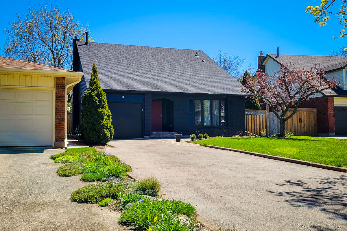 680 Powell Crt House For Sale in Burlington, ON For Sale by Owner