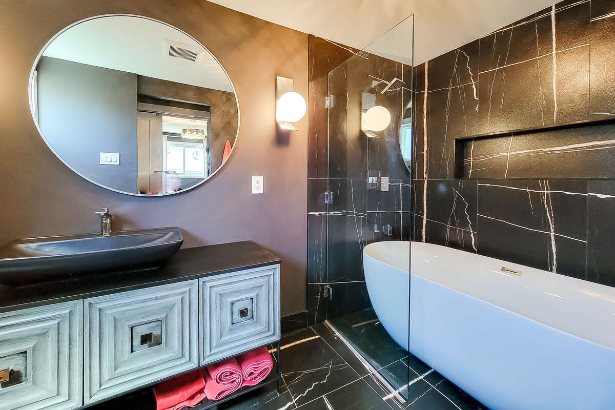 680 Powell Crt House For Sale in Burlington, ON For Sale by Owner