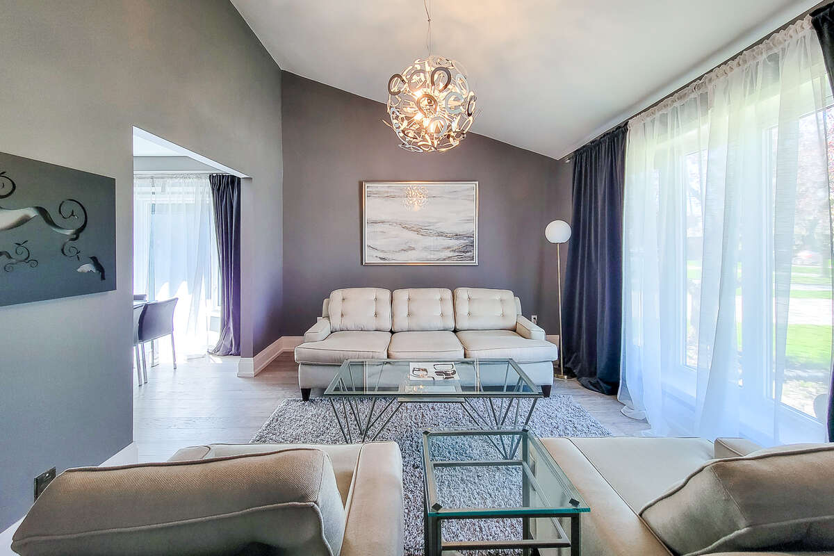 680 Powell Crt House For Sale in Burlington, ON For Sale by Owner