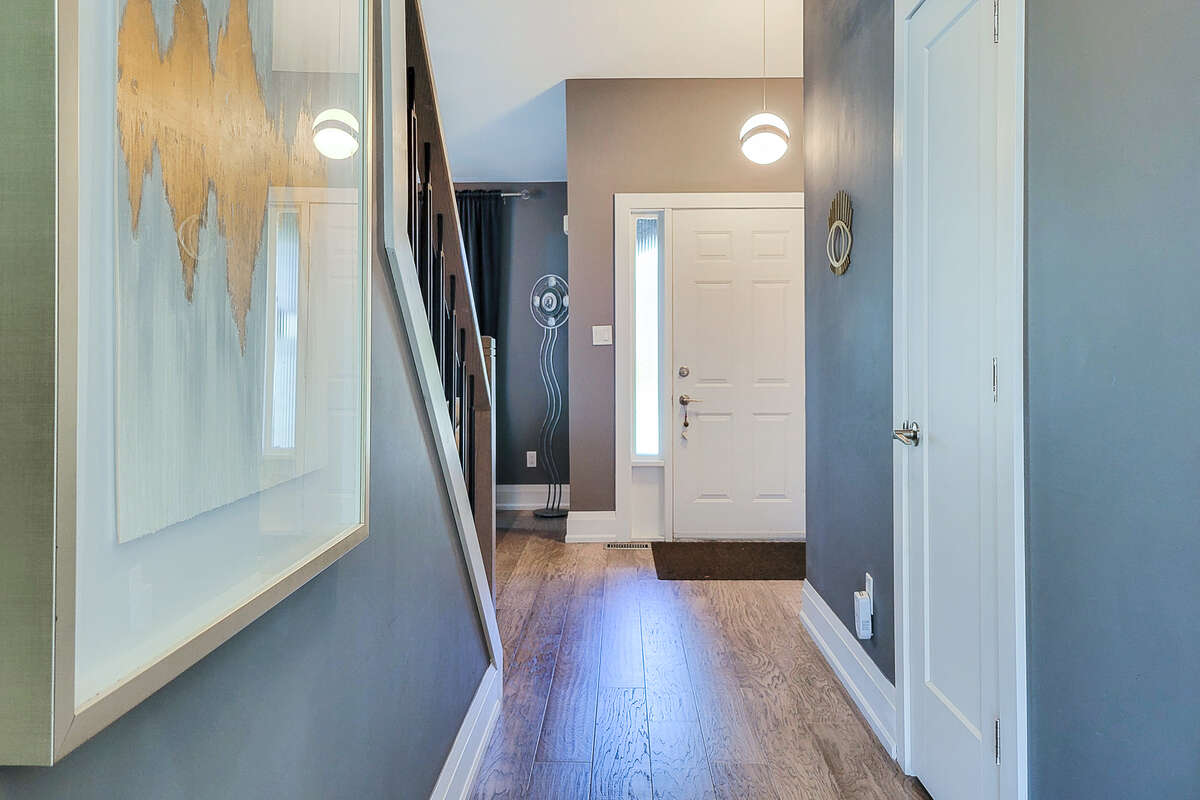 680 Powell Crt House For Sale in Burlington, ON For Sale by Owner