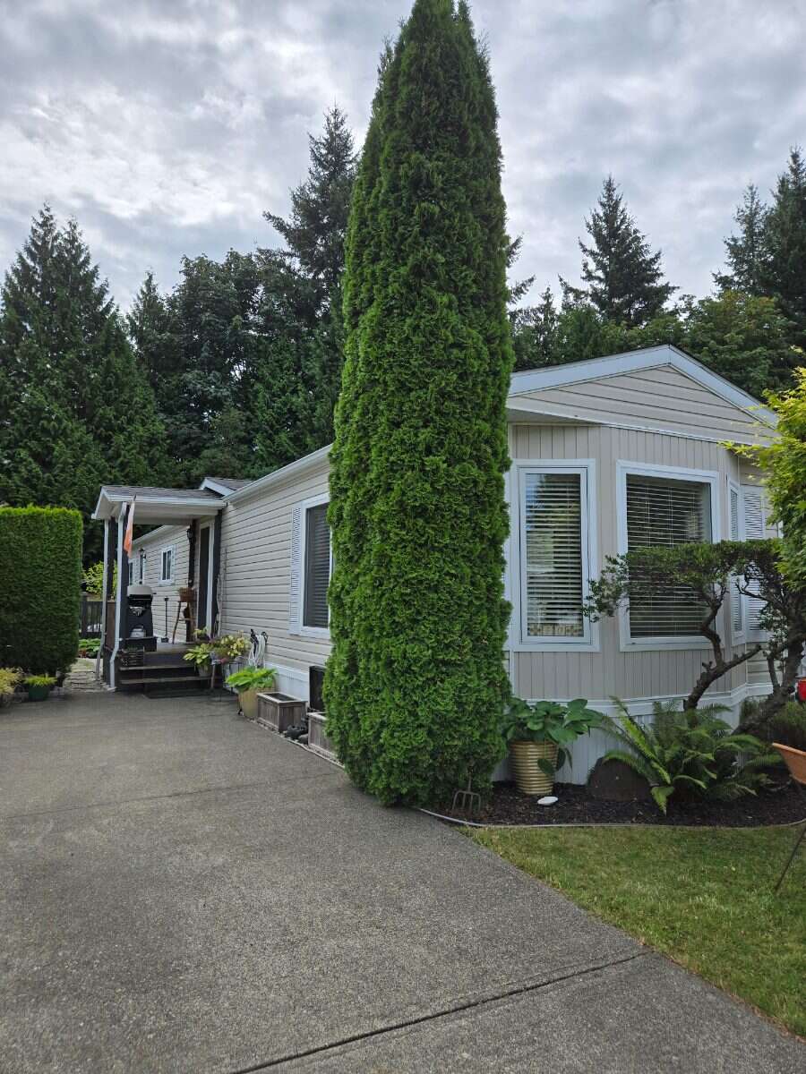 Desirable 55+ Mobile Park Courtenay Van. Island 