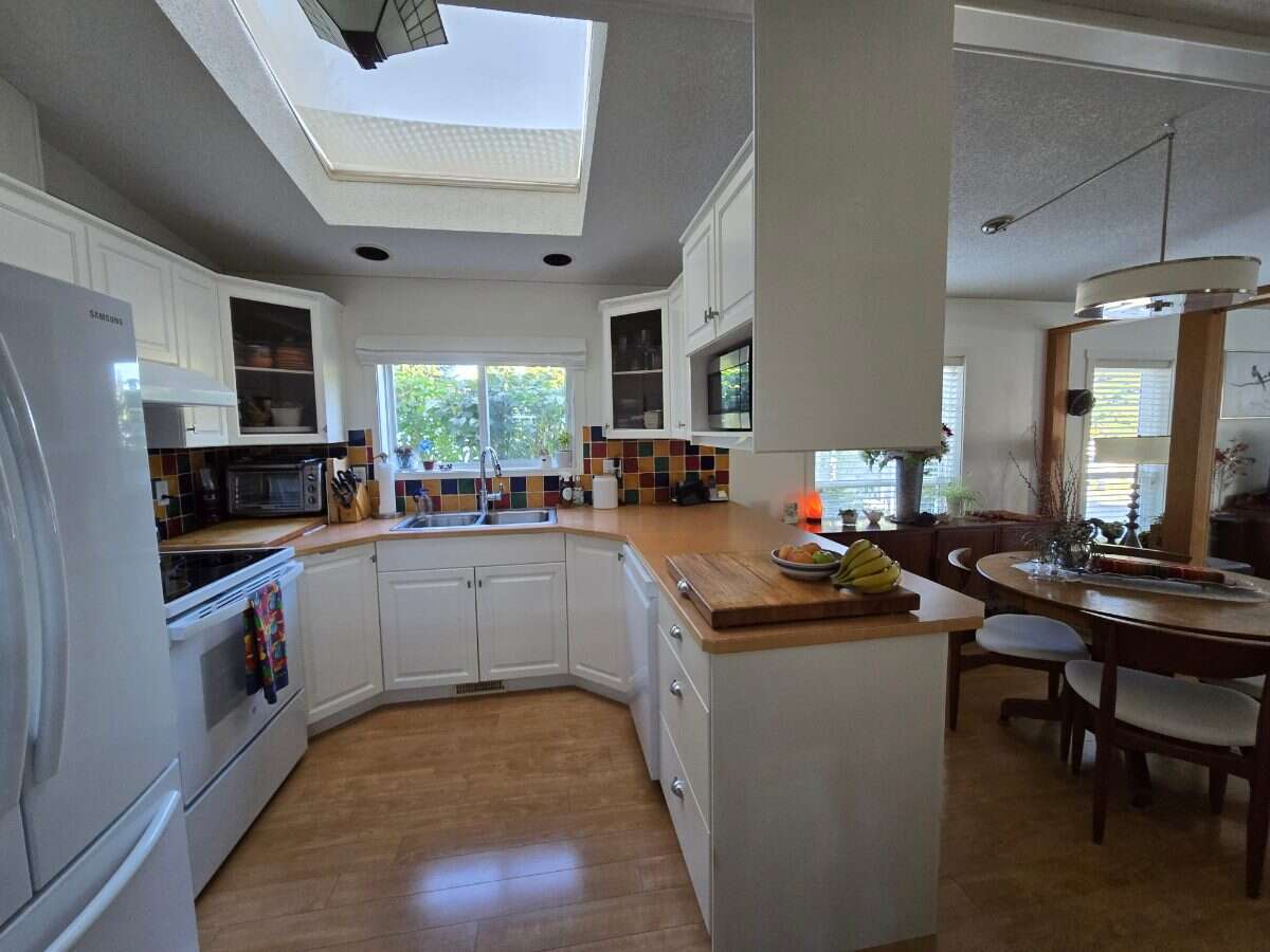 Desirable 55+ Mobile Park Courtenay Van. Island 