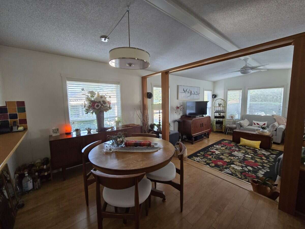 Desirable 55+ Mobile Park Courtenay Van. Island 