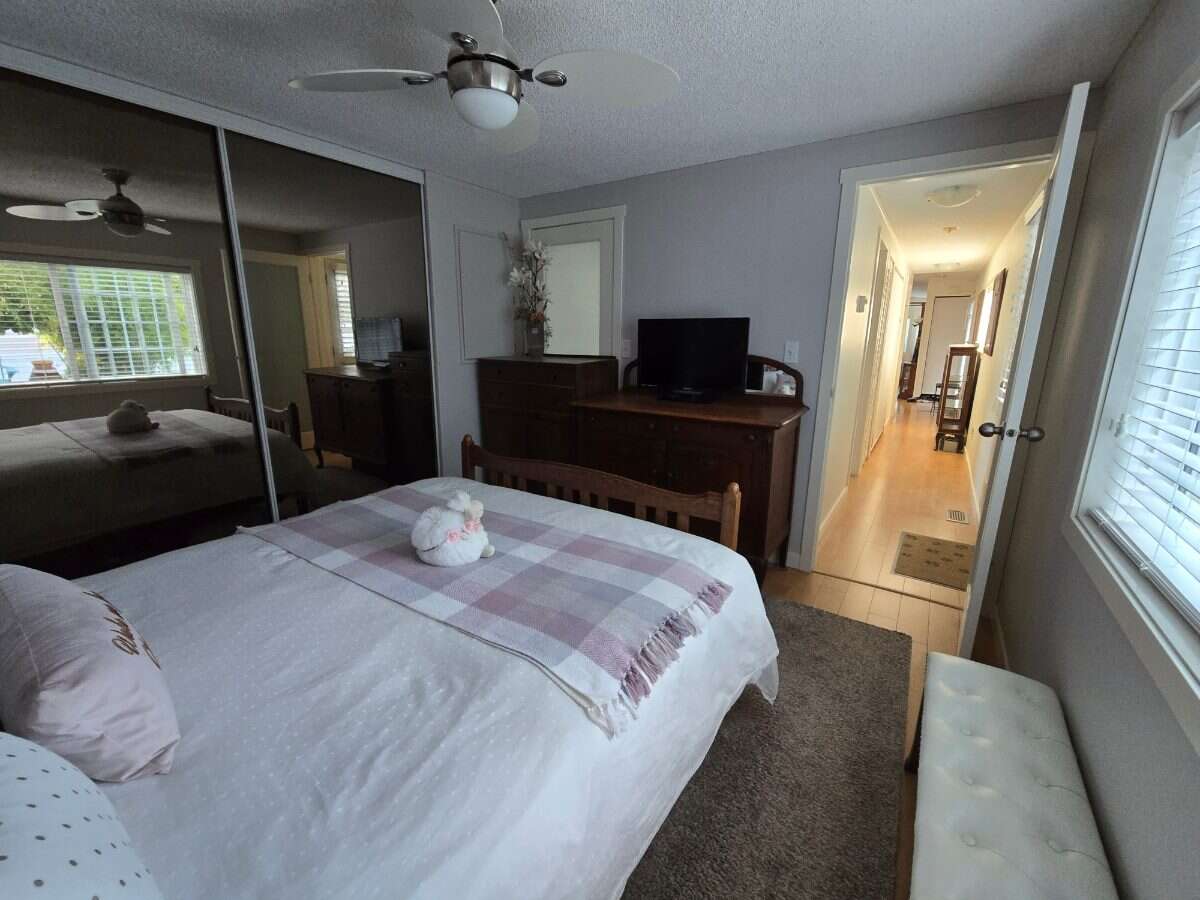 Desirable 55+ Mobile Park Courtenay Van. Island 