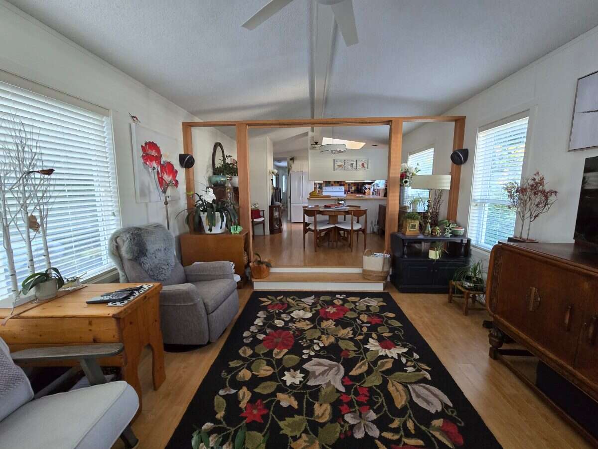 Desirable 55+ Mobile Park Courtenay Van. Island 