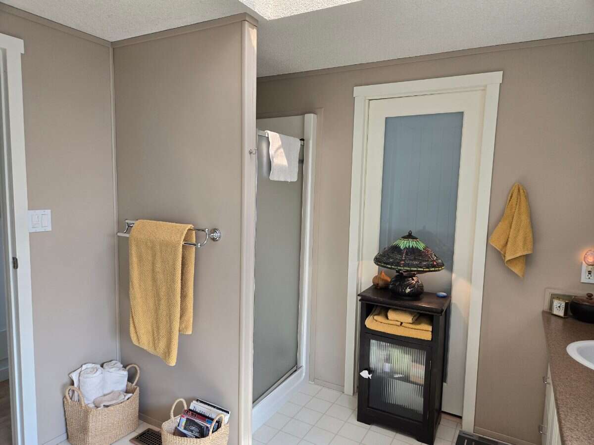 Desirable 55+ Mobile Park Courtenay Van. Island 