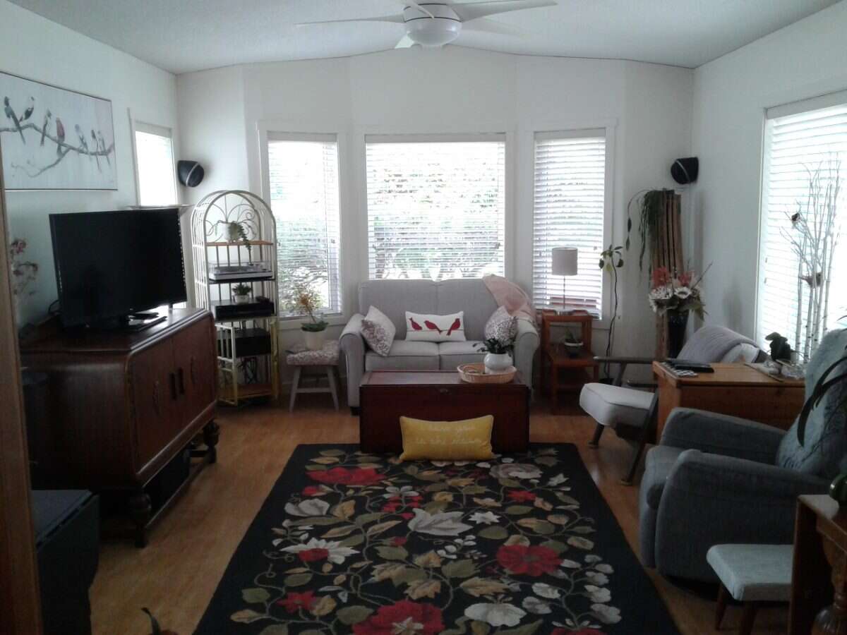 Desirable 55+ Mobile Park Courtenay Van. Island 