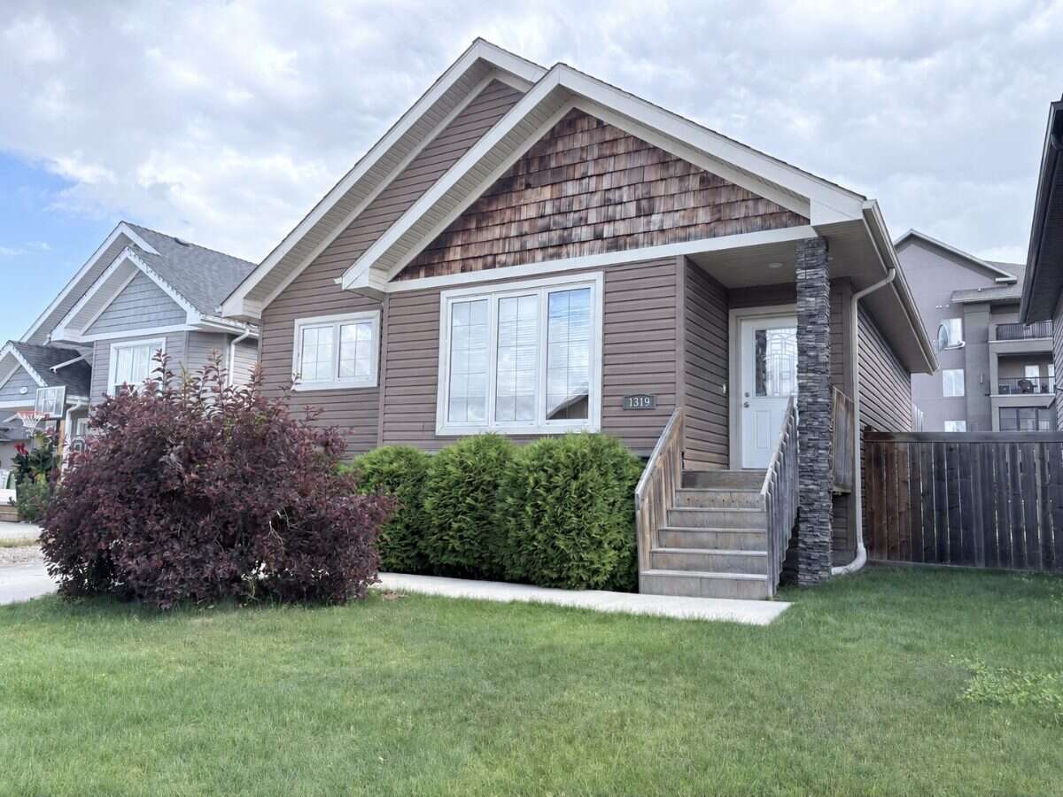 Beautiful Raised Bungalow in College Park