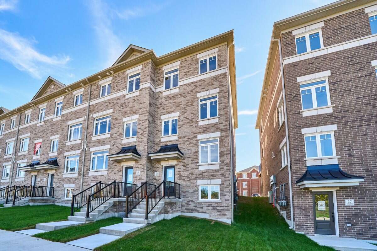 Move-In Ready 3-Bedroom End Unit in Newcastle