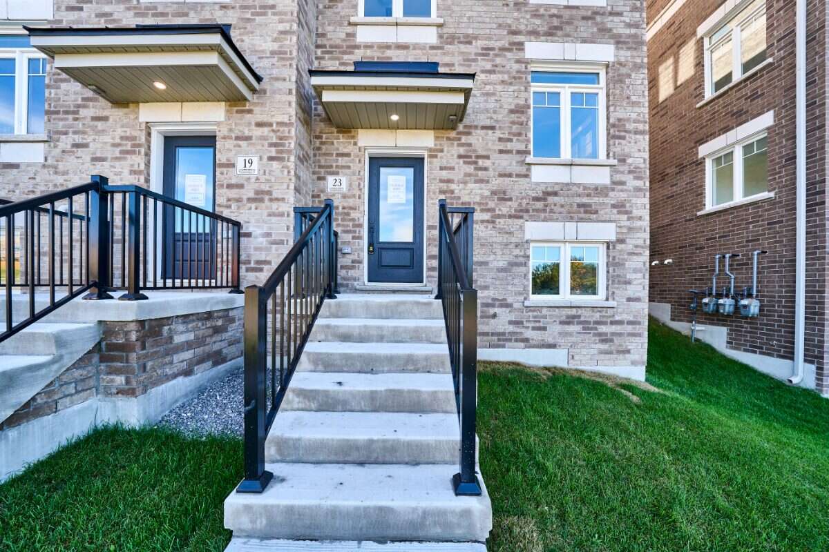 Move-In Ready 3-Bedroom End Unit in Newcastle