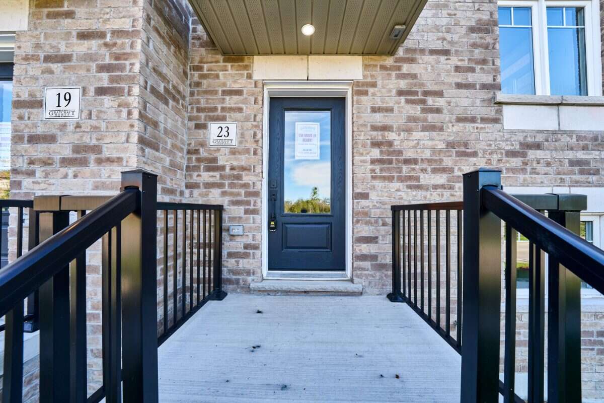 Move-In Ready 3-Bedroom End Unit in Newcastle