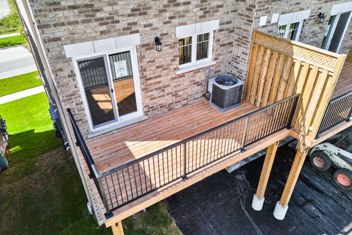 Move-In Ready 3-Bedroom End Unit in Newcastle