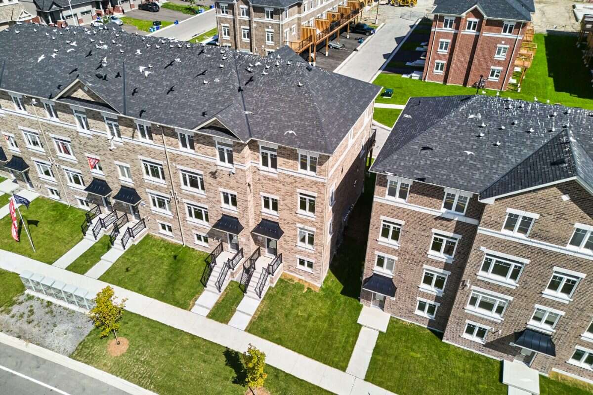 Move-In Ready 3-Bedroom End Unit in Newcastle