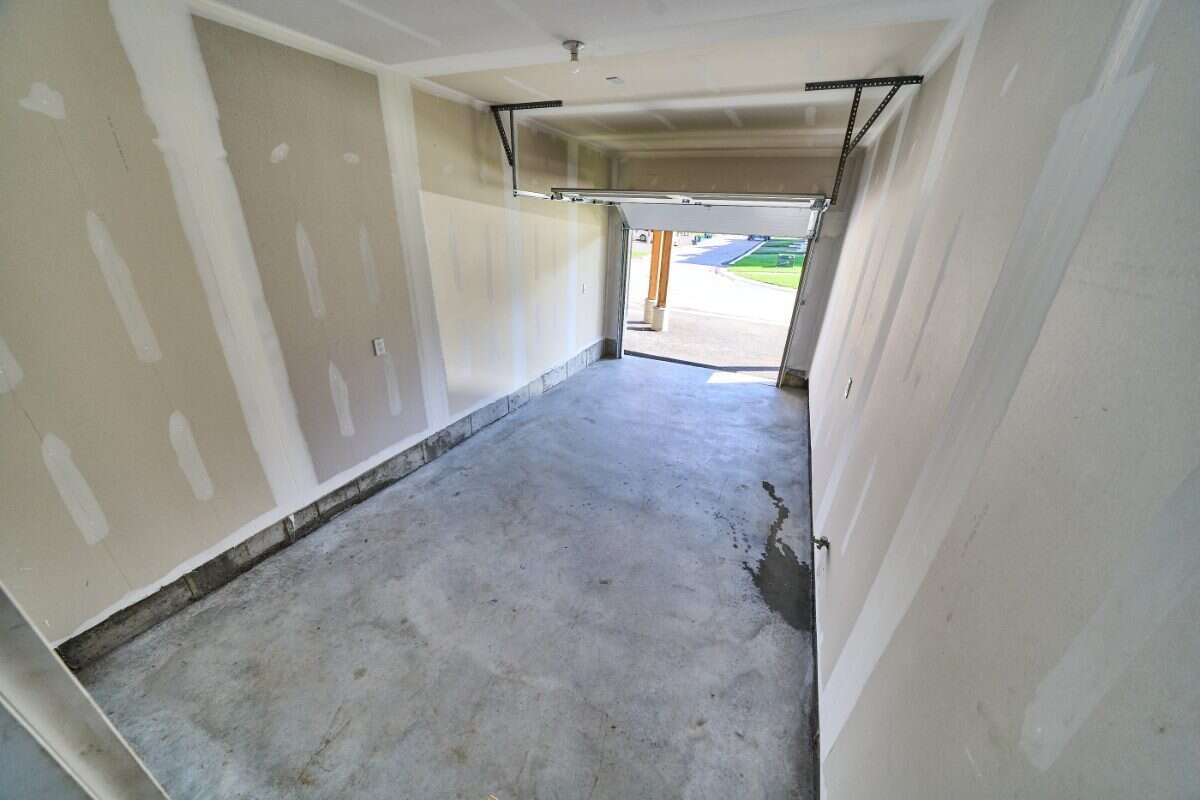 Move-In Ready 3-Bedroom End Unit in Newcastle
