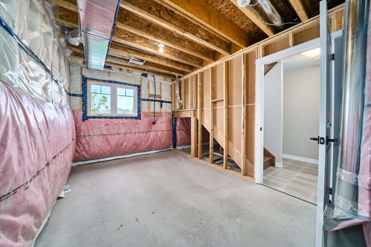 Move-In Ready 3-Bedroom End Unit in Newcastle