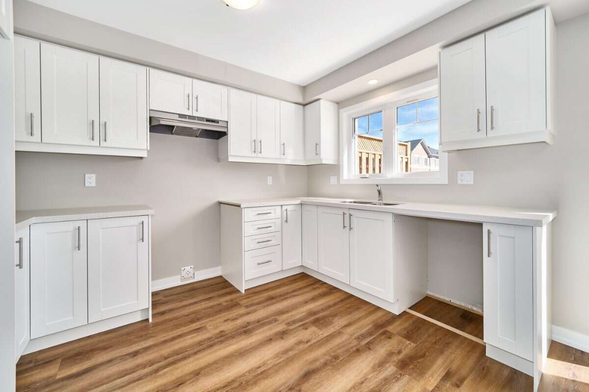 Move-In Ready 3-Bedroom End Unit in Newcastle