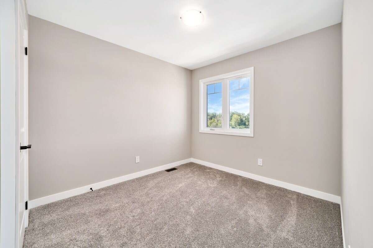 Move-In Ready 3-Bedroom End Unit in Newcastle
