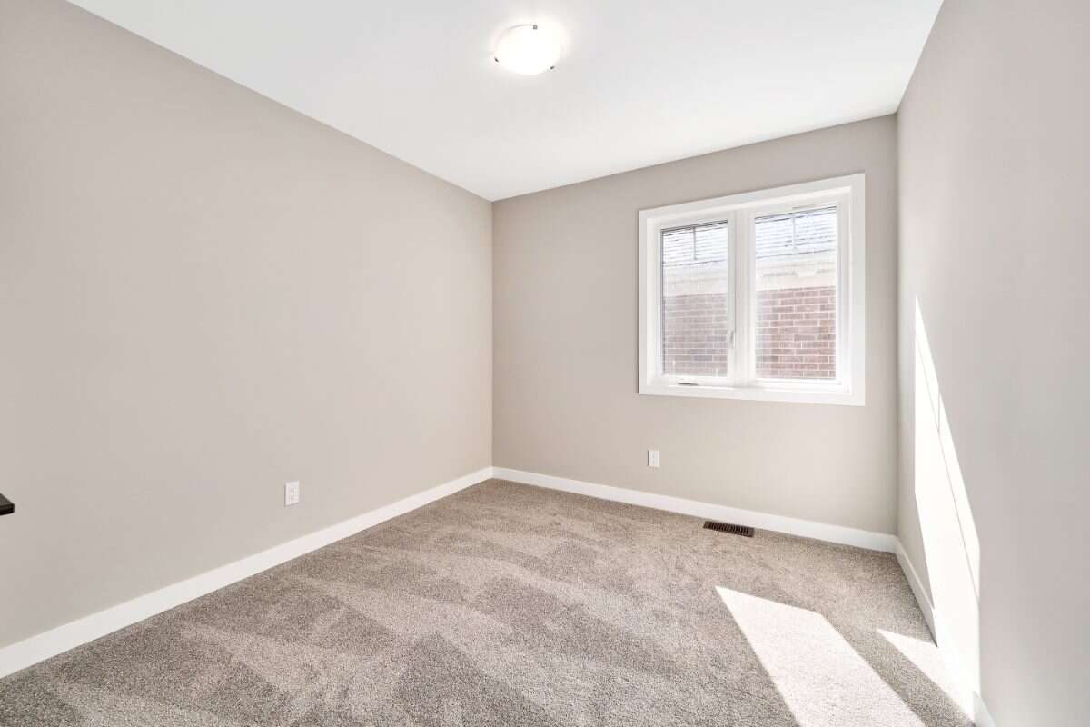 Move-In Ready 3-Bedroom End Unit in Newcastle