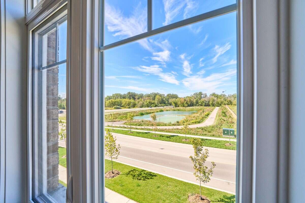 Move-In Ready 3-Bedroom End Unit in Newcastle