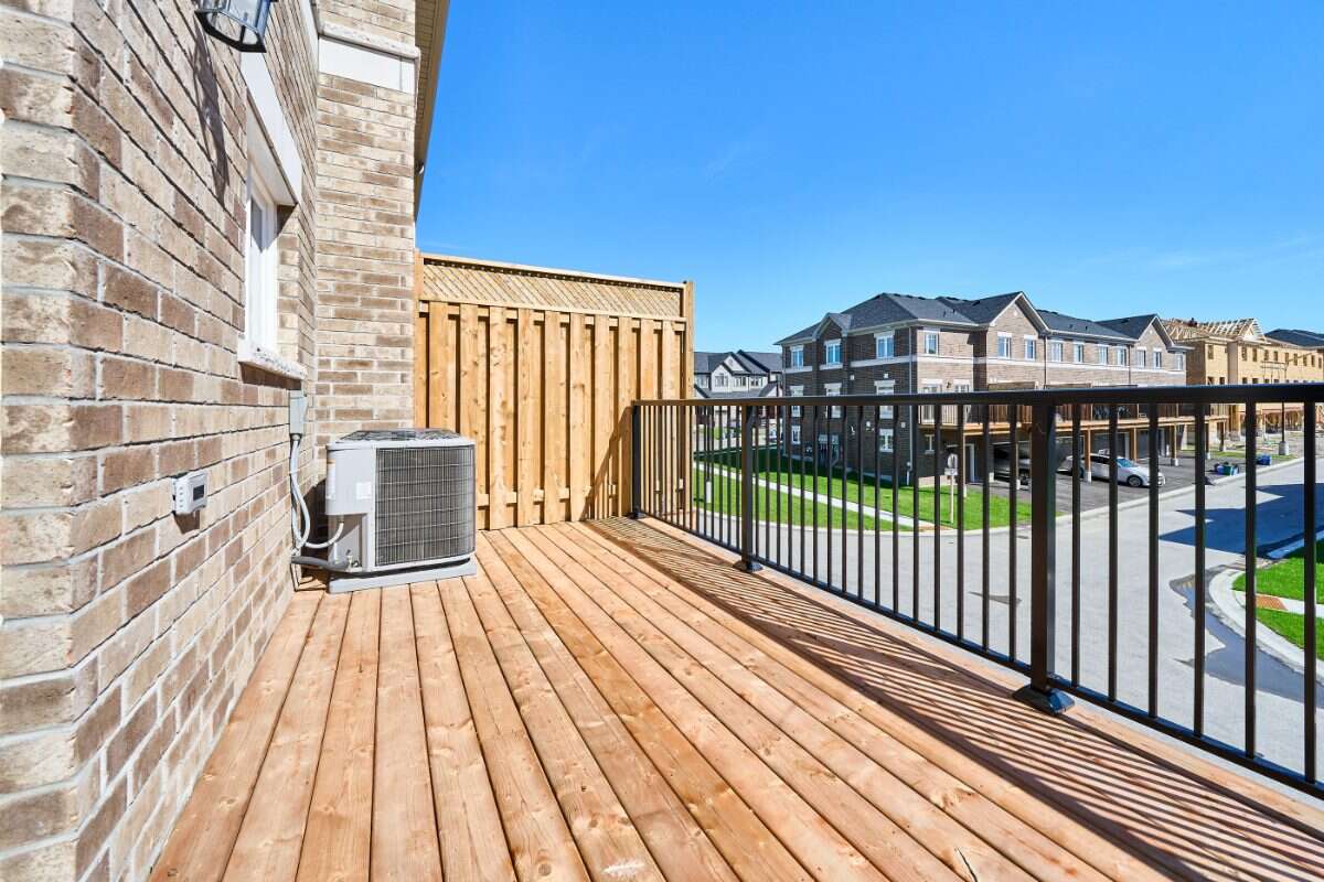 Move-In Ready 3-Bedroom End Unit in Newcastle