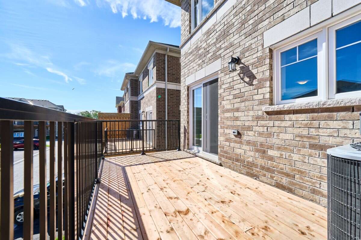 Move-In Ready 3-Bedroom End Unit in Newcastle